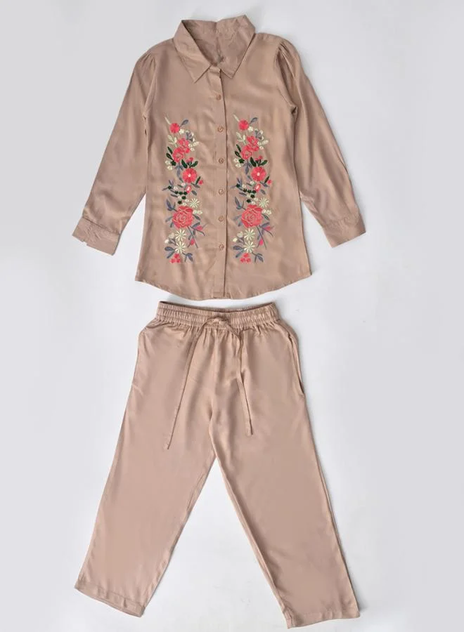 بيلا مودا Girls Beige Floral Embroidered Shirt And Trousers Set