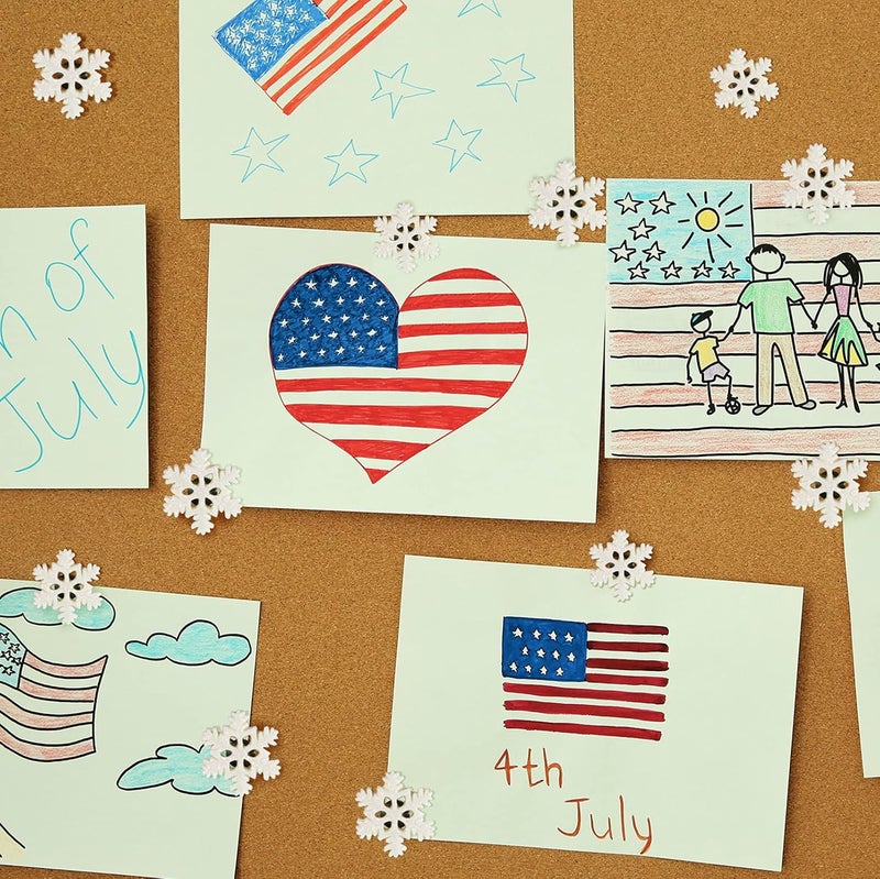 كلاراكو 30 قطعة من دبابيس دفع ندفة الثلج لعيد الميلاد، دبابيس لوحة الفلين الزخرفية، دبابيس إبهام مقاس 1 بوصة و0.7 بوصة للوحة الإعلانات، ديكورات عيد الميلاد الشتوية في المكتب والمنزل (أبيض) - Image 4