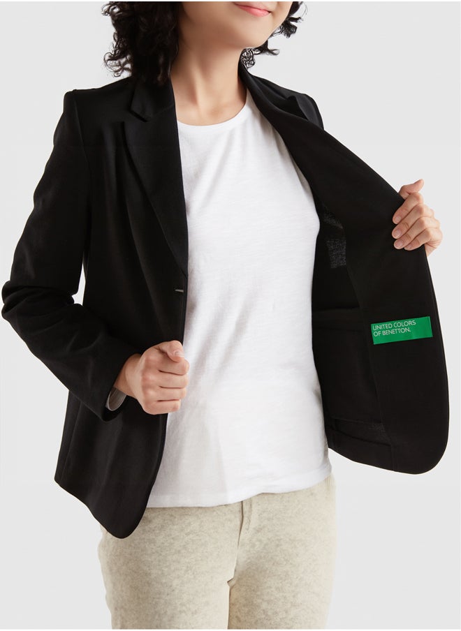 collar and two-button opening Blazer