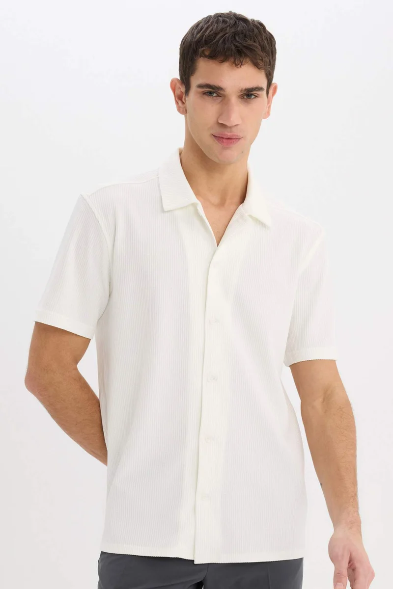 ديفاكتو Regular Fit Polo Collar Short Sleeve Shirt