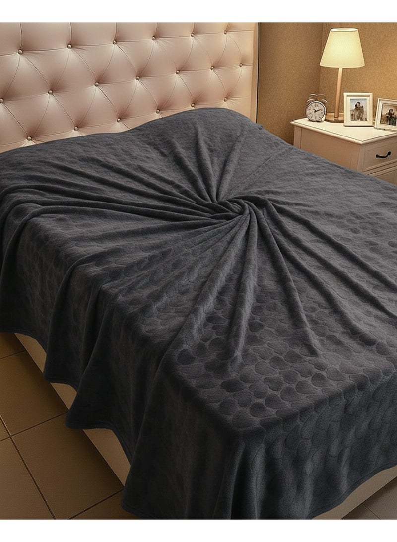 Luxury Soft Velvet Blanket – Elegant Embossed Design – Size 230×220 cm – Warm Grey Color