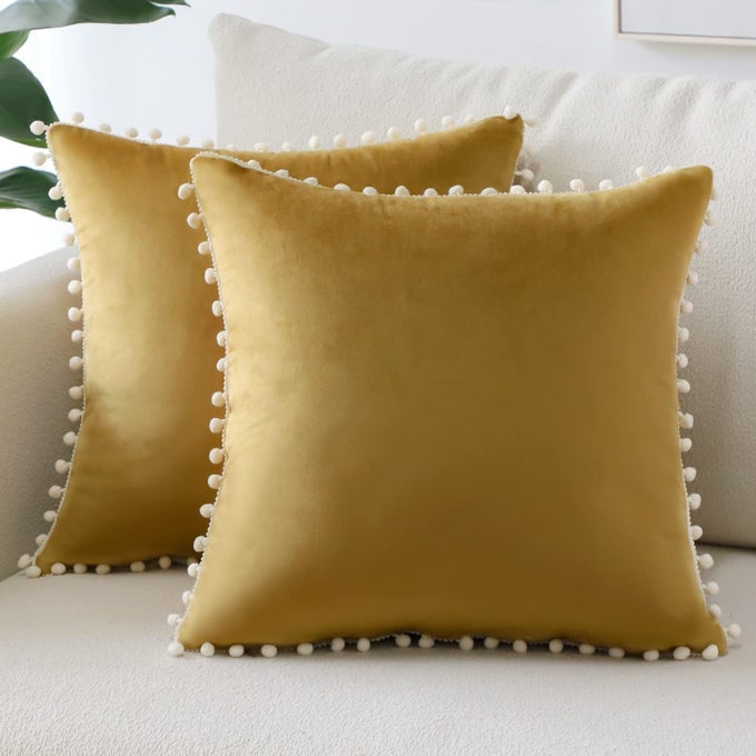 PACK OF 2 DECORATIVE CUSHION COVERS SOFT VELVET POMPOMS PILLOW COVERS WITH INVISIBLE ZIPPER SQUARE HOME DECOR THROW PILLOW CASES FOR SOFA BEDROOM LIVING ROOM 45X45CM GOLD