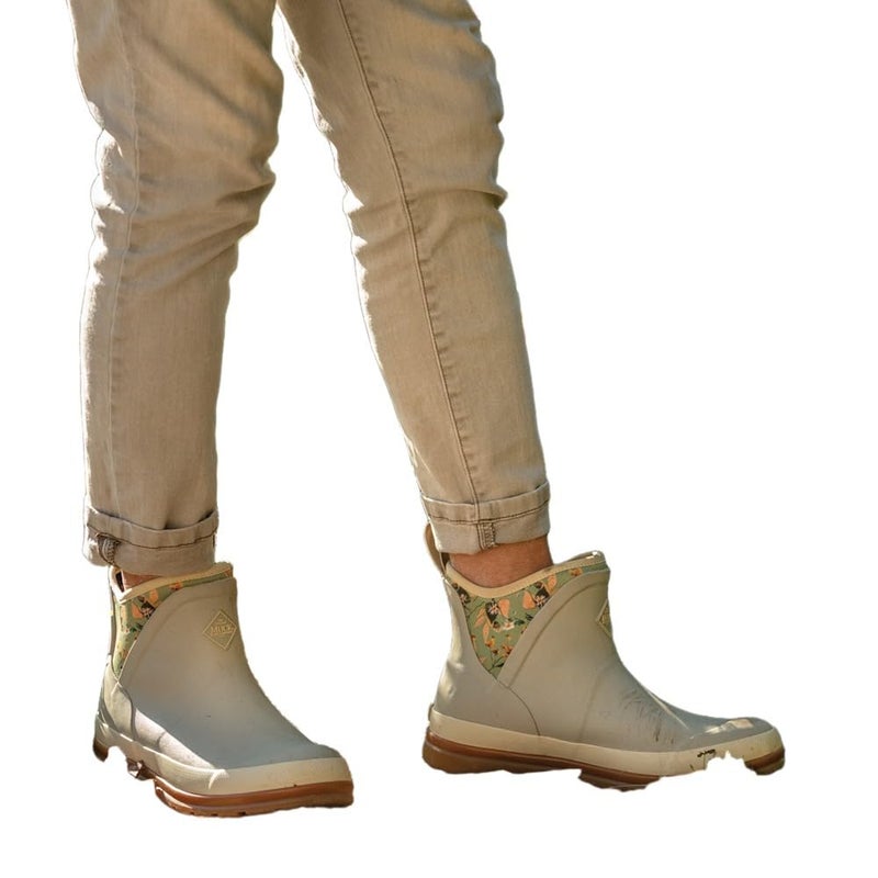 MUCK Women's Originals Ankle Boot, Grey, Size 8(M) - Image 2