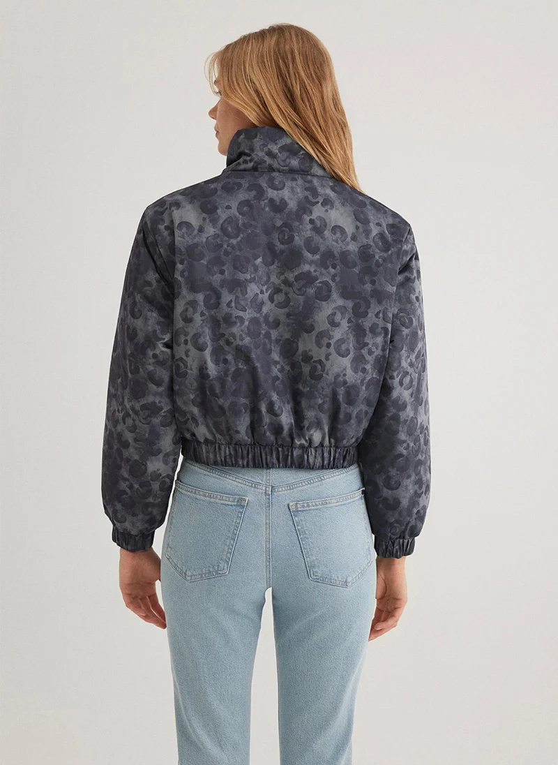 مافي جاكيت قصير مطبوع بلون فحمي