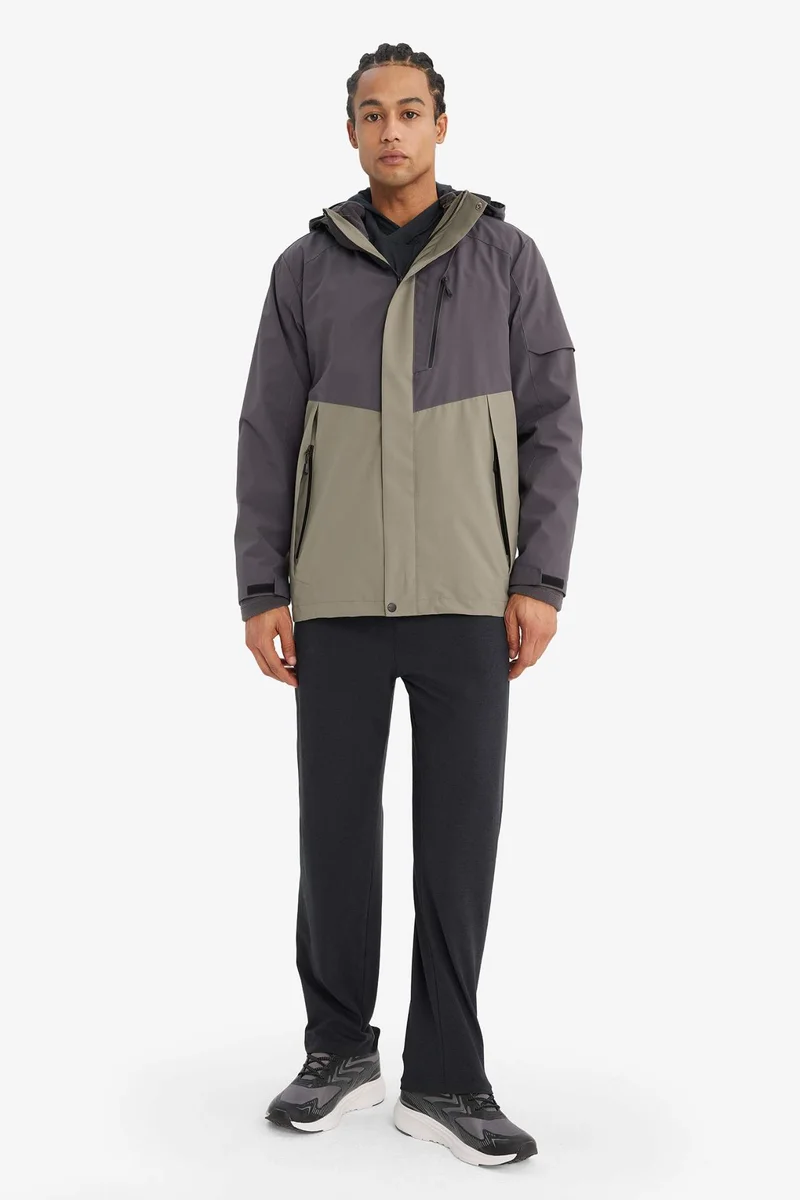 ديفاكتو Regular Fit Hooded Waterproof Windproof Jacket