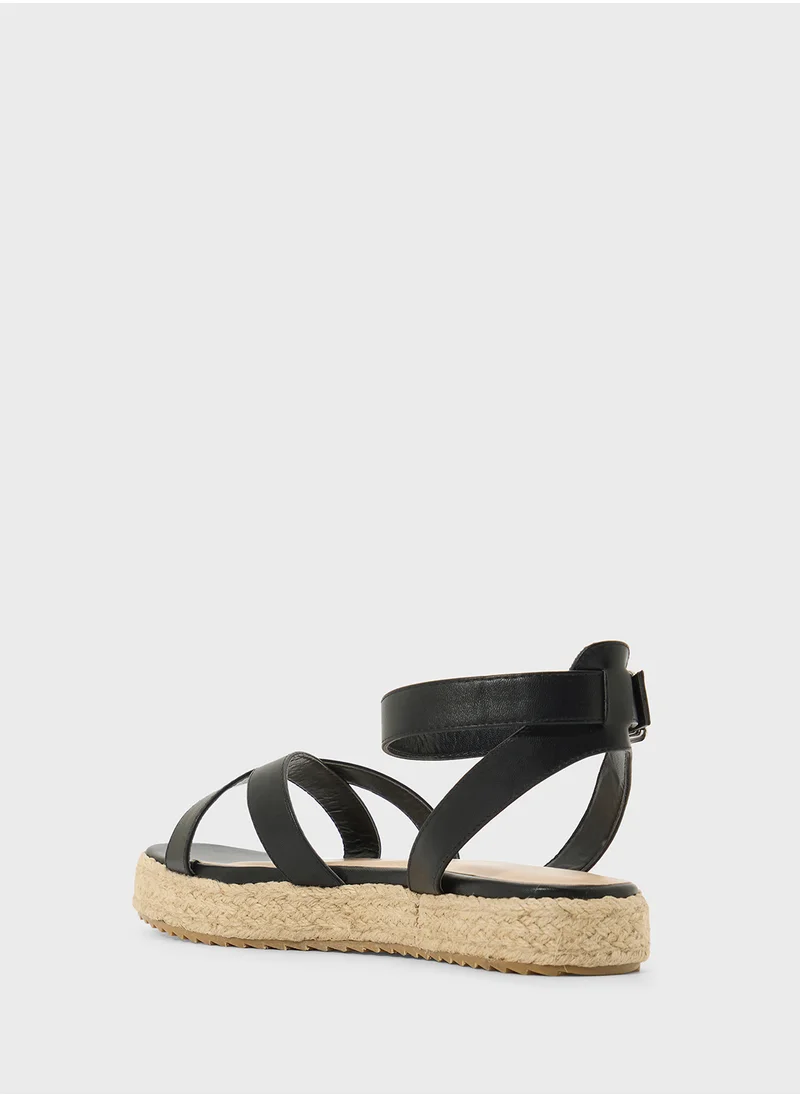 ترافل من نمشي Flatform Crossover Strap Wedge Sandal