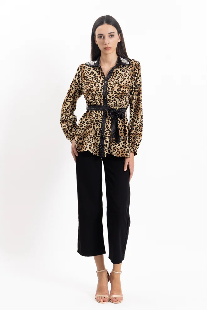 SHAPES DETAILED ANIMAL PRINT SATIN SHIRT