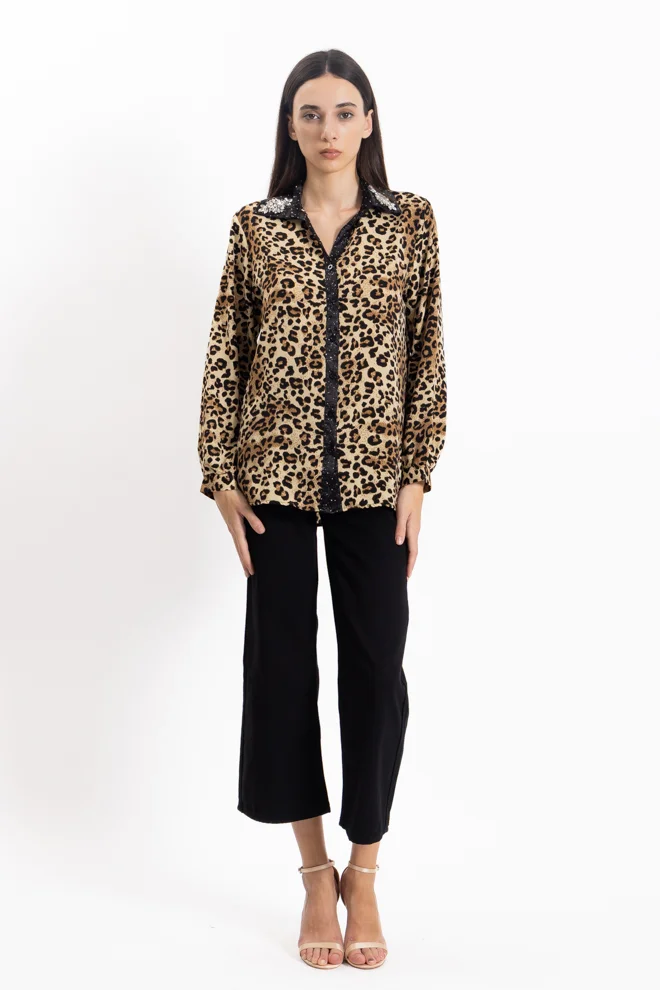 SHAPES DETAILED ANIMAL PRINT SATIN SHIRT
