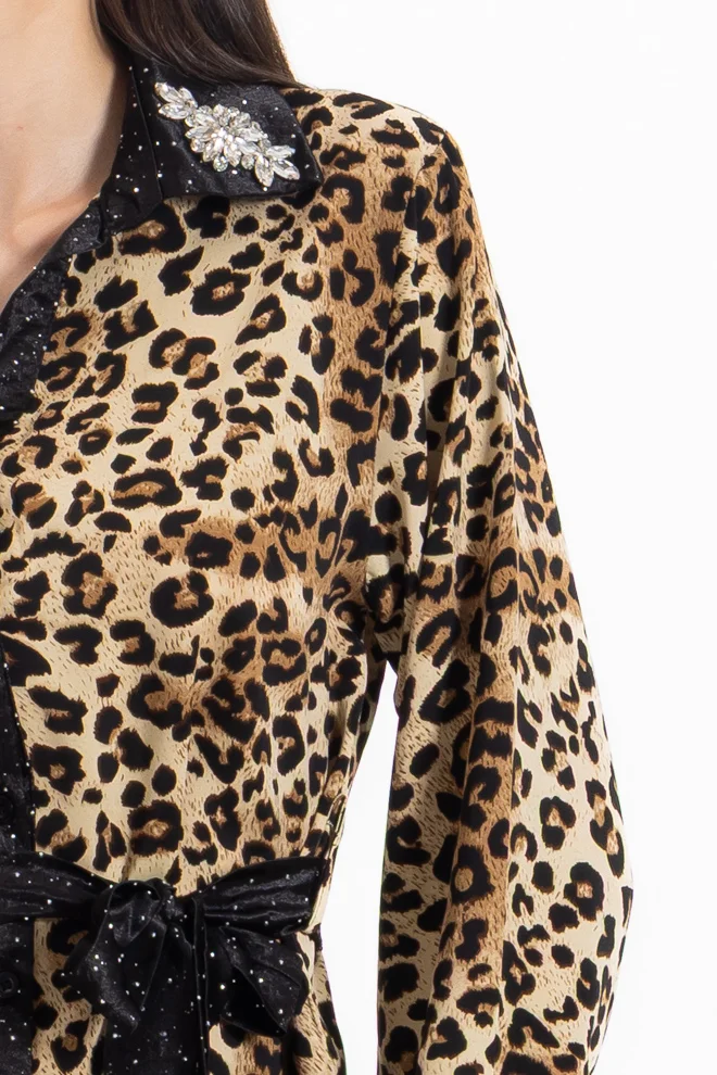 SHAPES DETAILED ANIMAL PRINT SATIN SHIRT