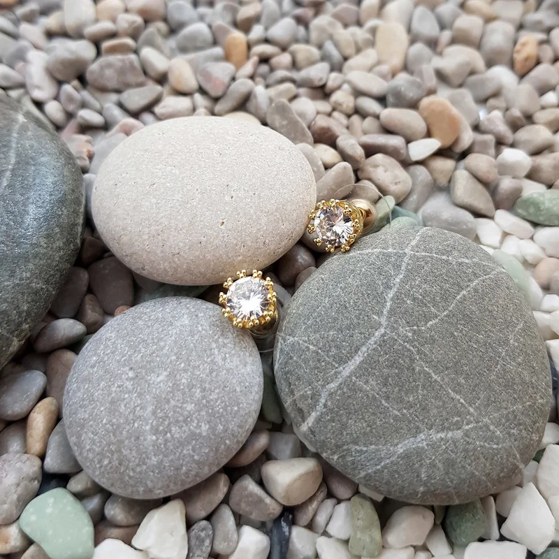 شافين King Crown Motif Gold Single Stone Women's Earring 1 Ct