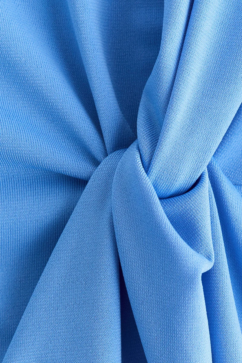 اتش اند ام بلوزة بتفاصيل ملتوية