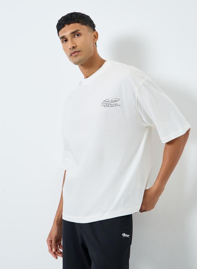 ستايلي تيشيرت بقصة بوكسي وتفاصيل طباعة - Image 3