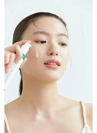 Pack of two - Dark Spot Correcting Glow Serum - Radiant Skin With Even Tone - Brightens And Fades Dark Spots | 50 ML x 2 - view 4