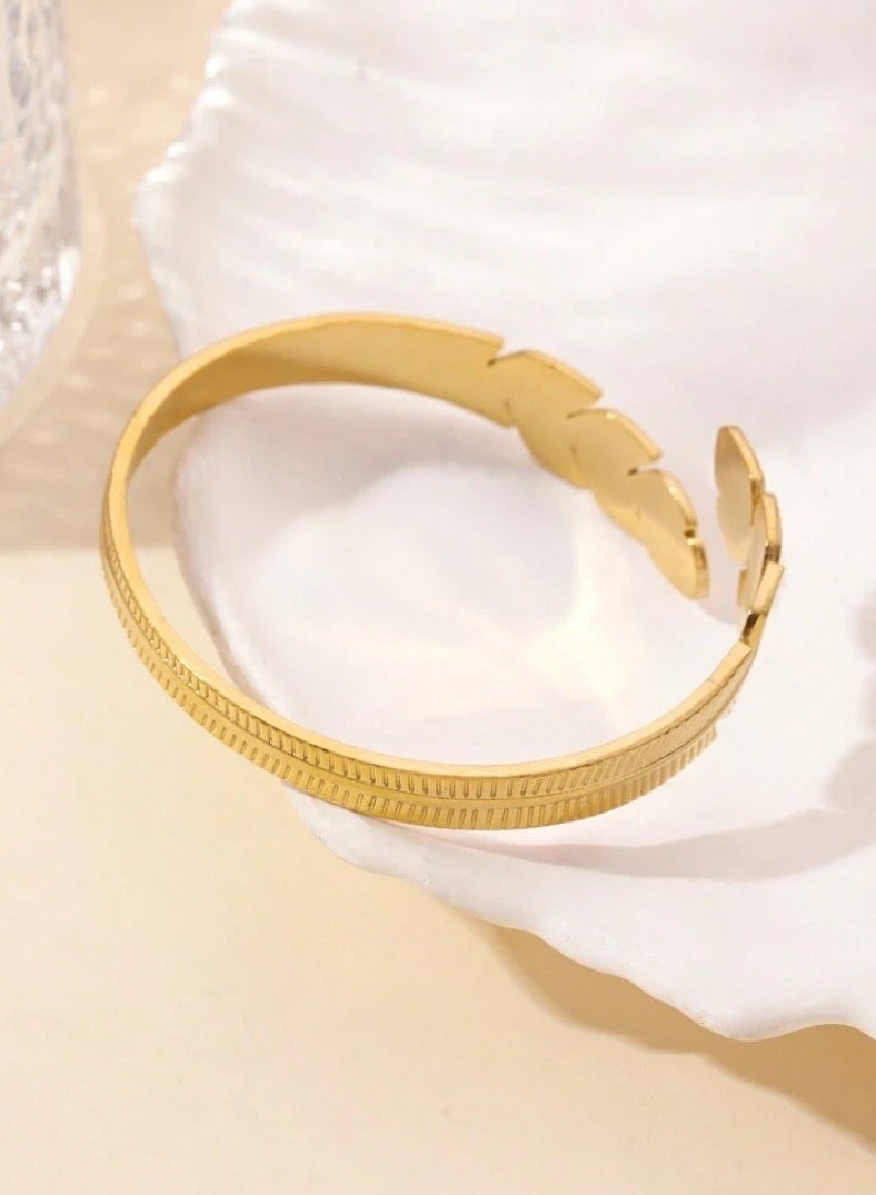 إيكوال اسوارة نسائية أنيقة وعالية الجودة مصنوعة من الاستانلس ستيل مطلية باللون الذهبي - Image 2