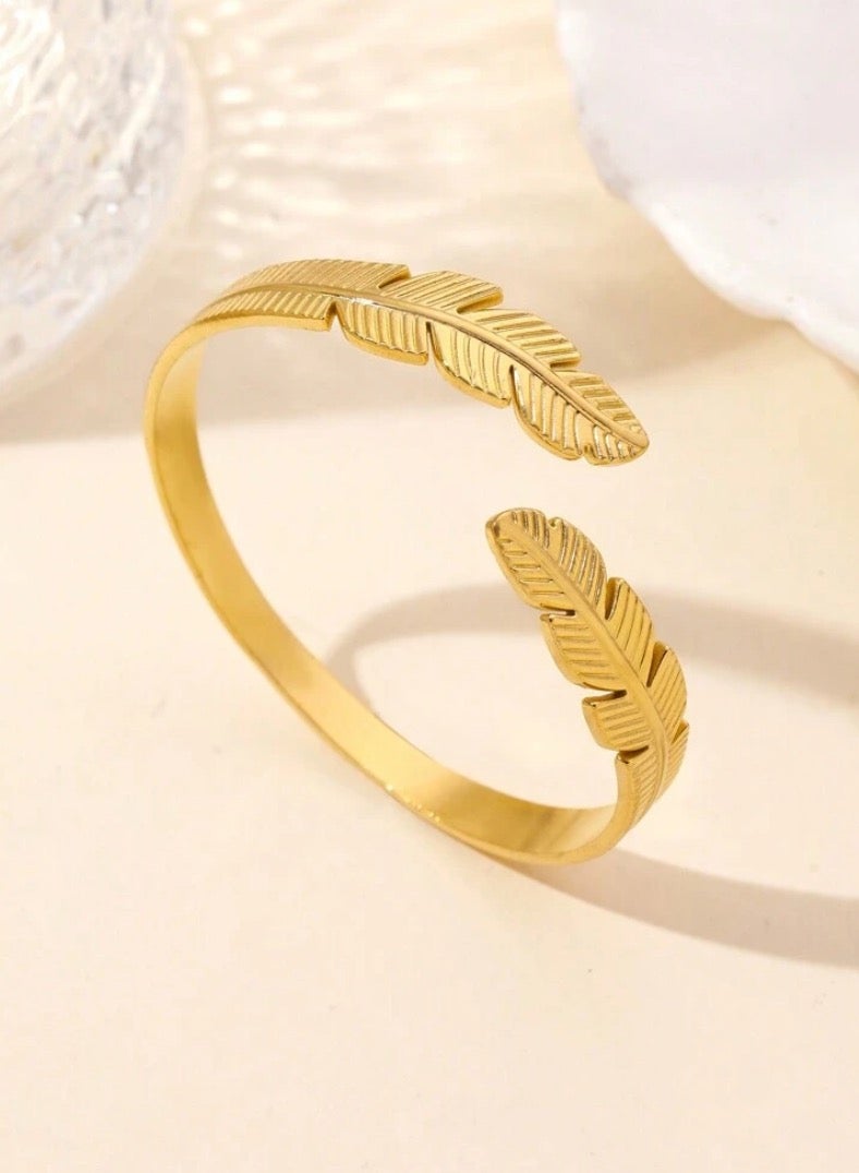 إيكوال اسوارة نسائية أنيقة وعالية الجودة مصنوعة من الاستانلس ستيل مطلية باللون الذهبي - Image 1