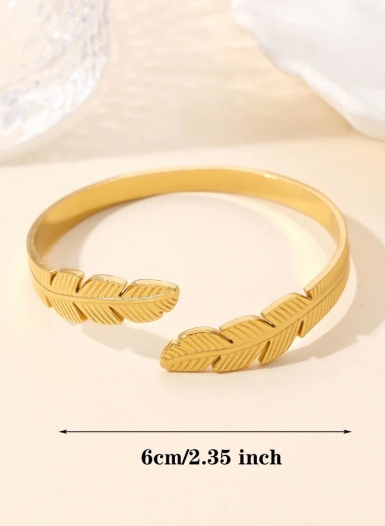 إيكوال اسوارة نسائية أنيقة وعالية الجودة مصنوعة من الاستانلس ستيل مطلية باللون الذهبي - Image 3