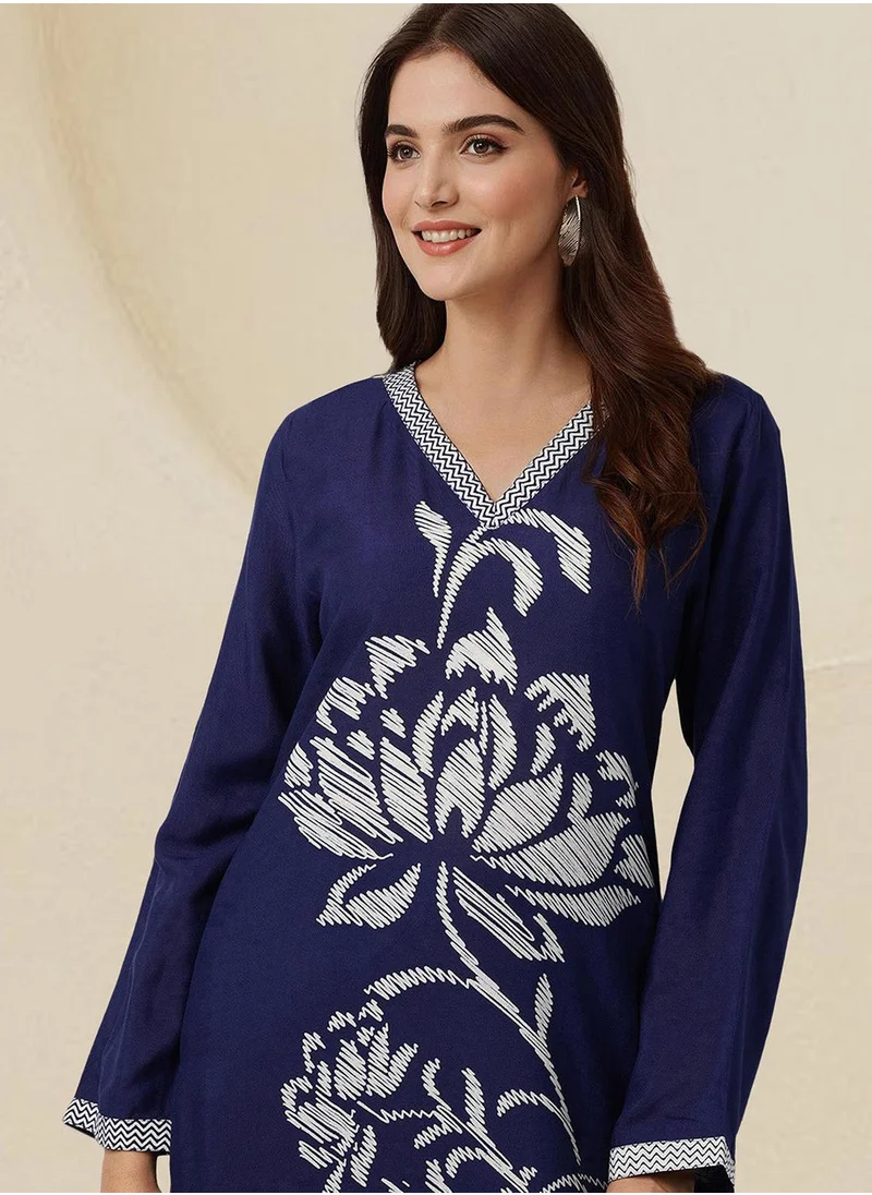 آي شين Regular Fit Embellished Pattern Round Neck Neck Three-Quarter Sleeve Navy Colour Knitted Rayon Kurta Set for Women with Mid-Rise Closure - Blending Tradition with Modern Style