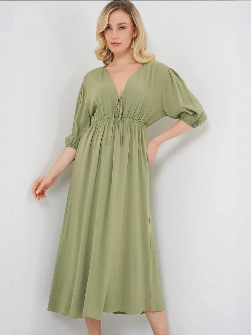 بيغ دارت فستان ميدي بقصة  وفتحة رقبة على شكل  وتفاصيل ربط