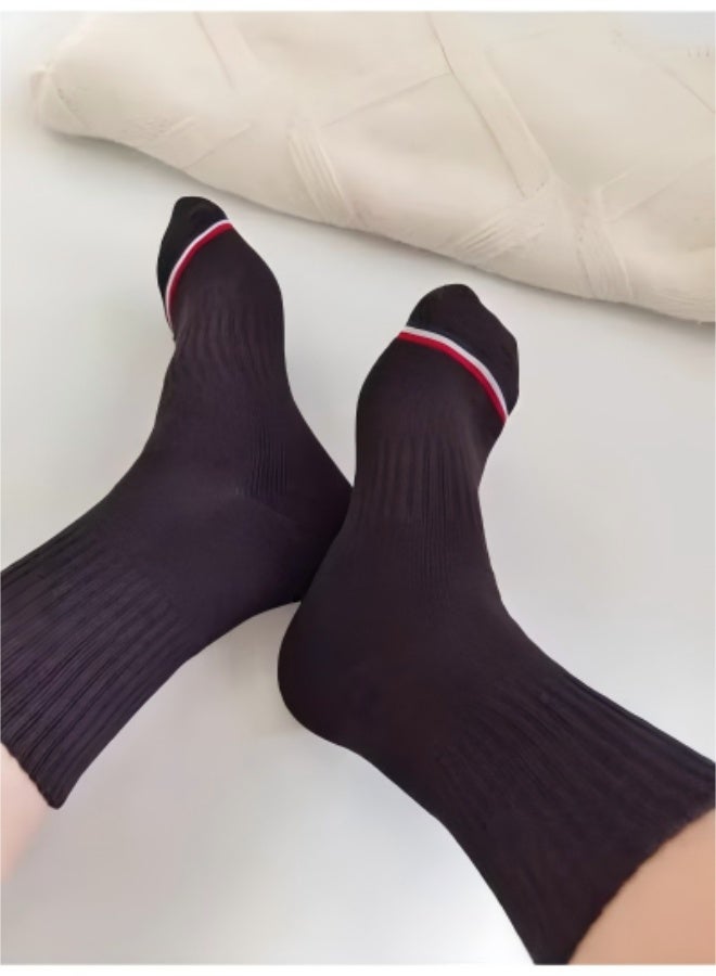 5 pairs of medium cotton socks in a box, breathable and sweat-wicking all-season casual socks - Image 2