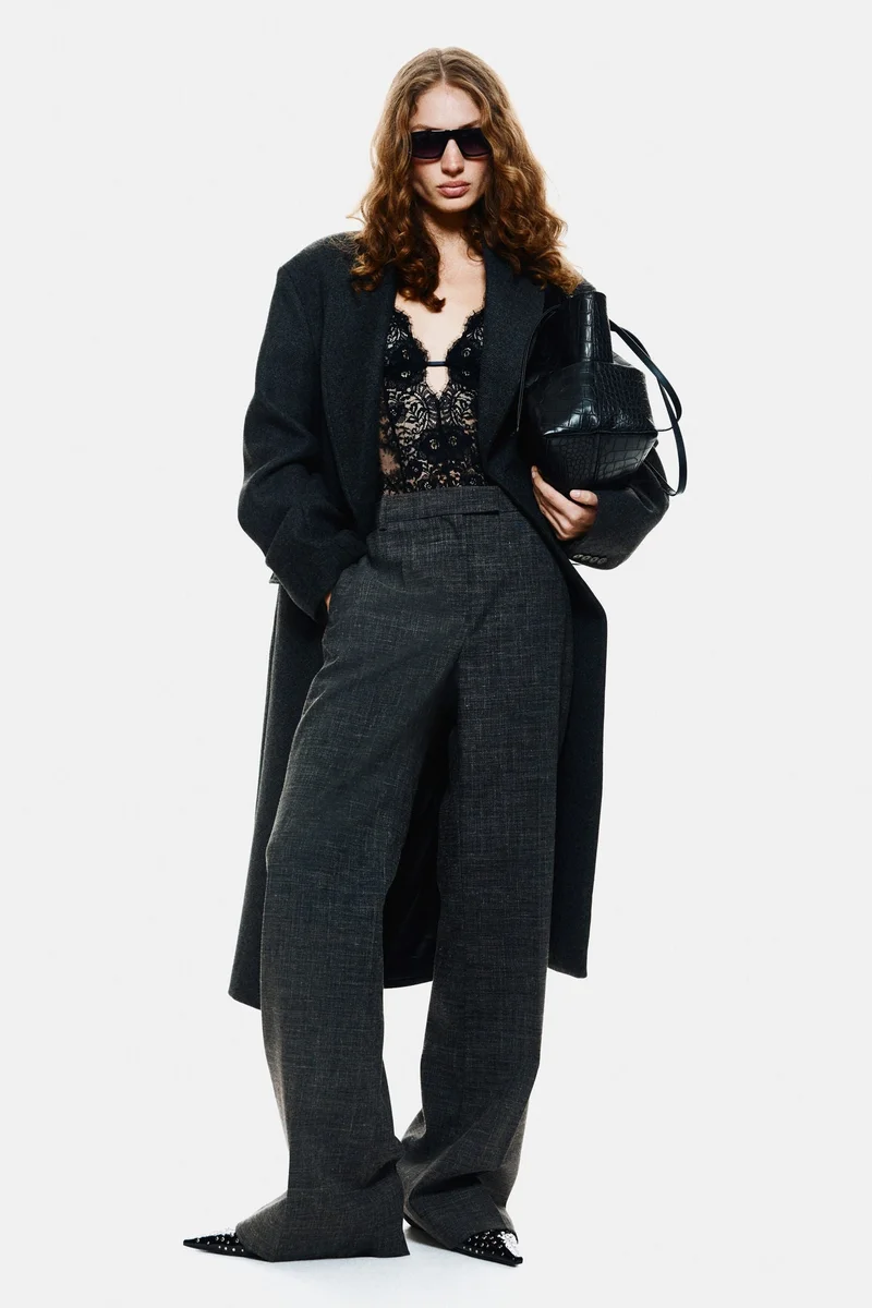 اتش اند ام بنطلون من مزيج الصوف بقصة بووت-كت