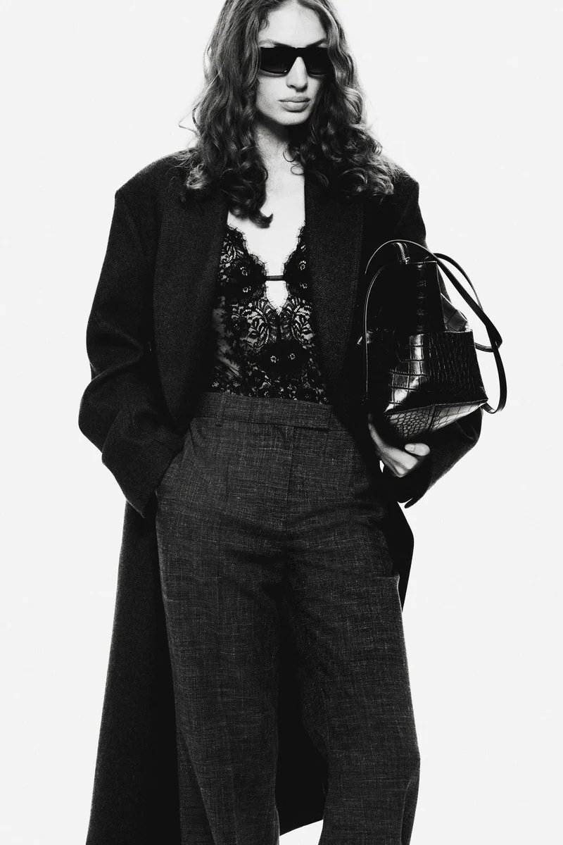 اتش اند ام بنطلون من مزيج الصوف بقصة بووت-كت