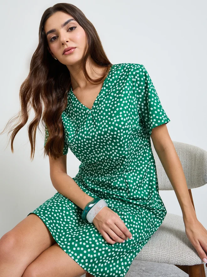 ستايلي فستان بطول الركبة بطبعة نقاط البولكا باللون الأخضر