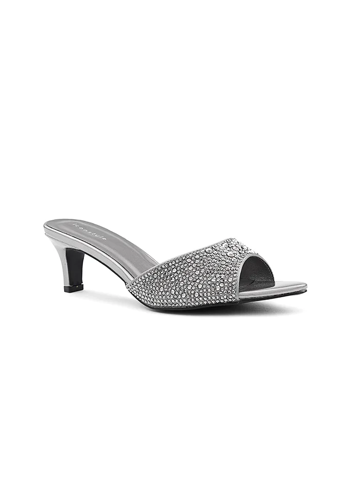 أيقون Women's slipper with a comfortable low heel.