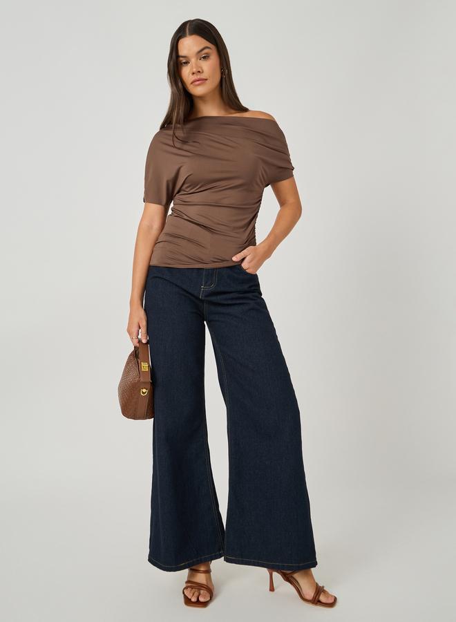 ستايلي بلوزة محبوكة بأكمام قصيرة وياقة غير متماثلة - Image 2