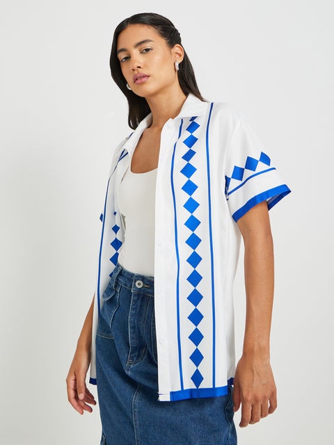 قميص بأكمام قصيرة مطبوع مقاس كبير