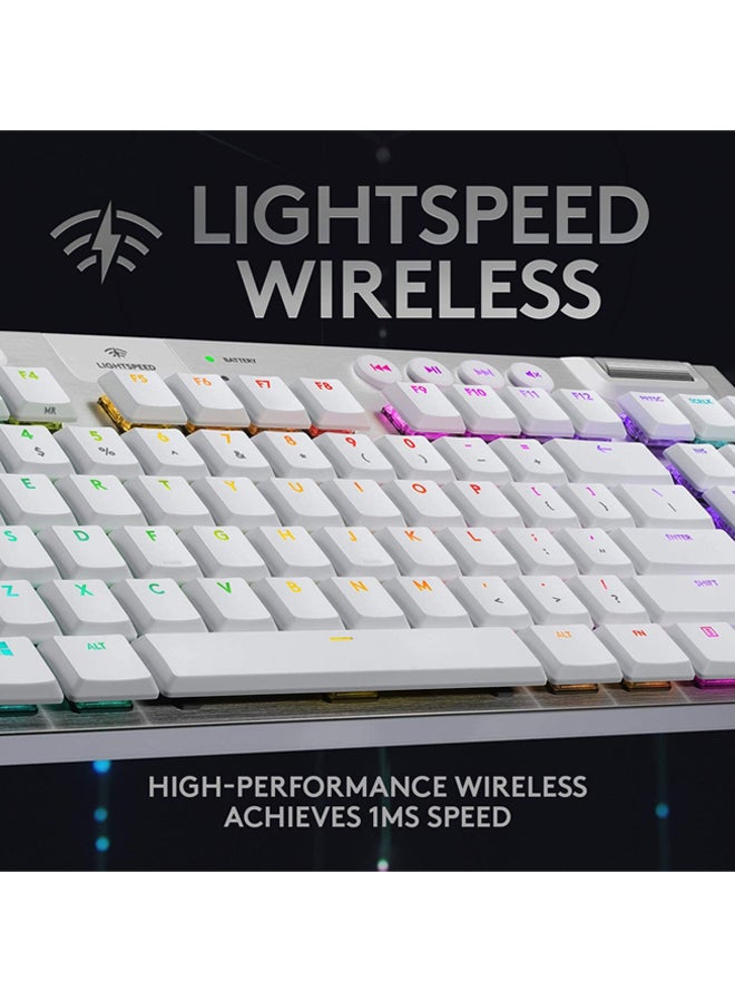 لوجيتيك لوحة مفاتيح ميكانيكية G915 لاسلكية للألعاب تدعم تقنية Lightspeed وبخيارات مفاتيح منخفضة السُمك وبإضاءة RGB بتقنية Light sync وتدعم وتدعم اتصالاً لاسلكياً متقدماً وخاصية البلوتوث - الولايات المتحدة الأمريكية - باللون الأبيض - Image 3