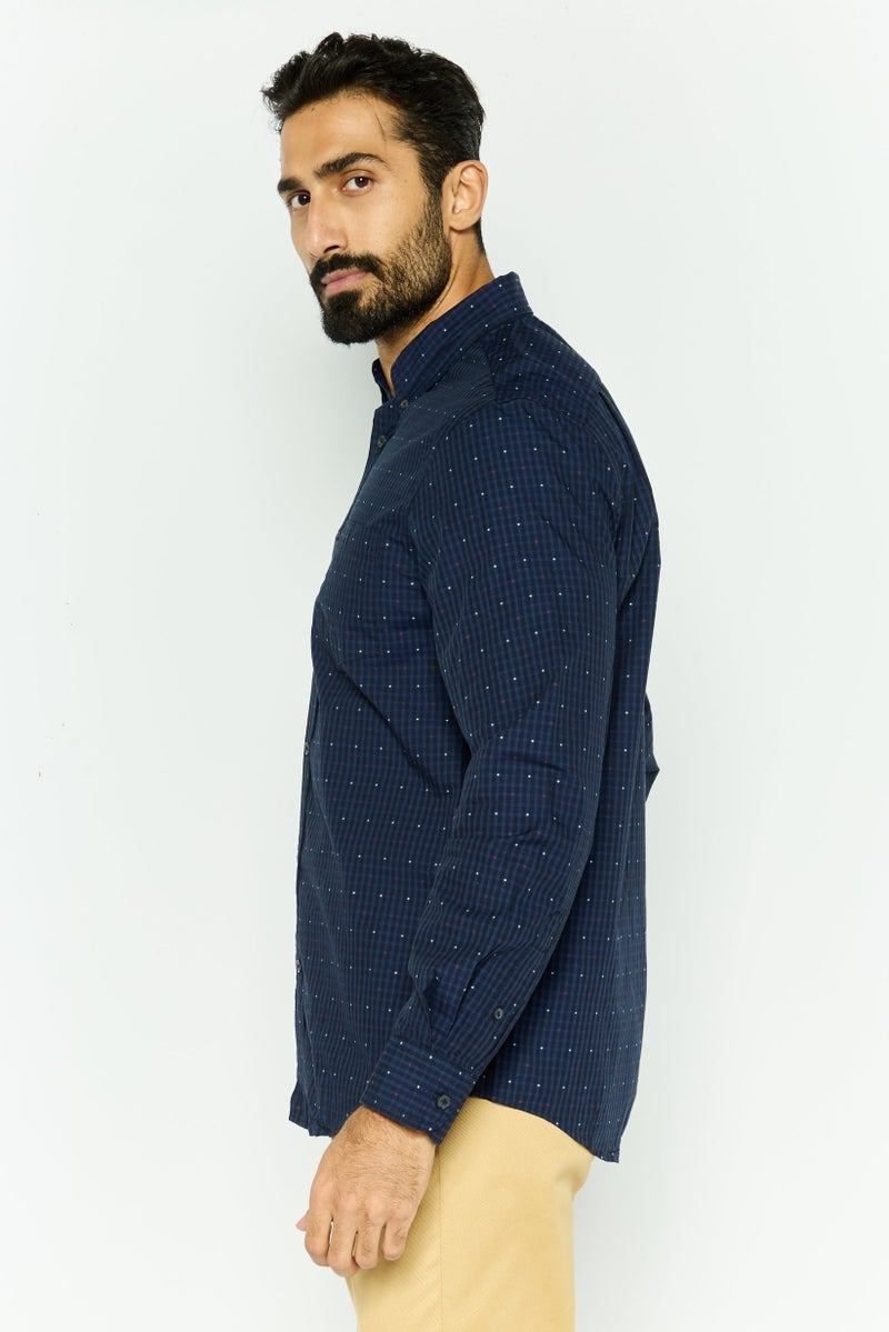 Chaps قميص رجالي عادي بأكمام طويلة وطباعة شاملة، مجموعة ألوان بحرية - Image 2