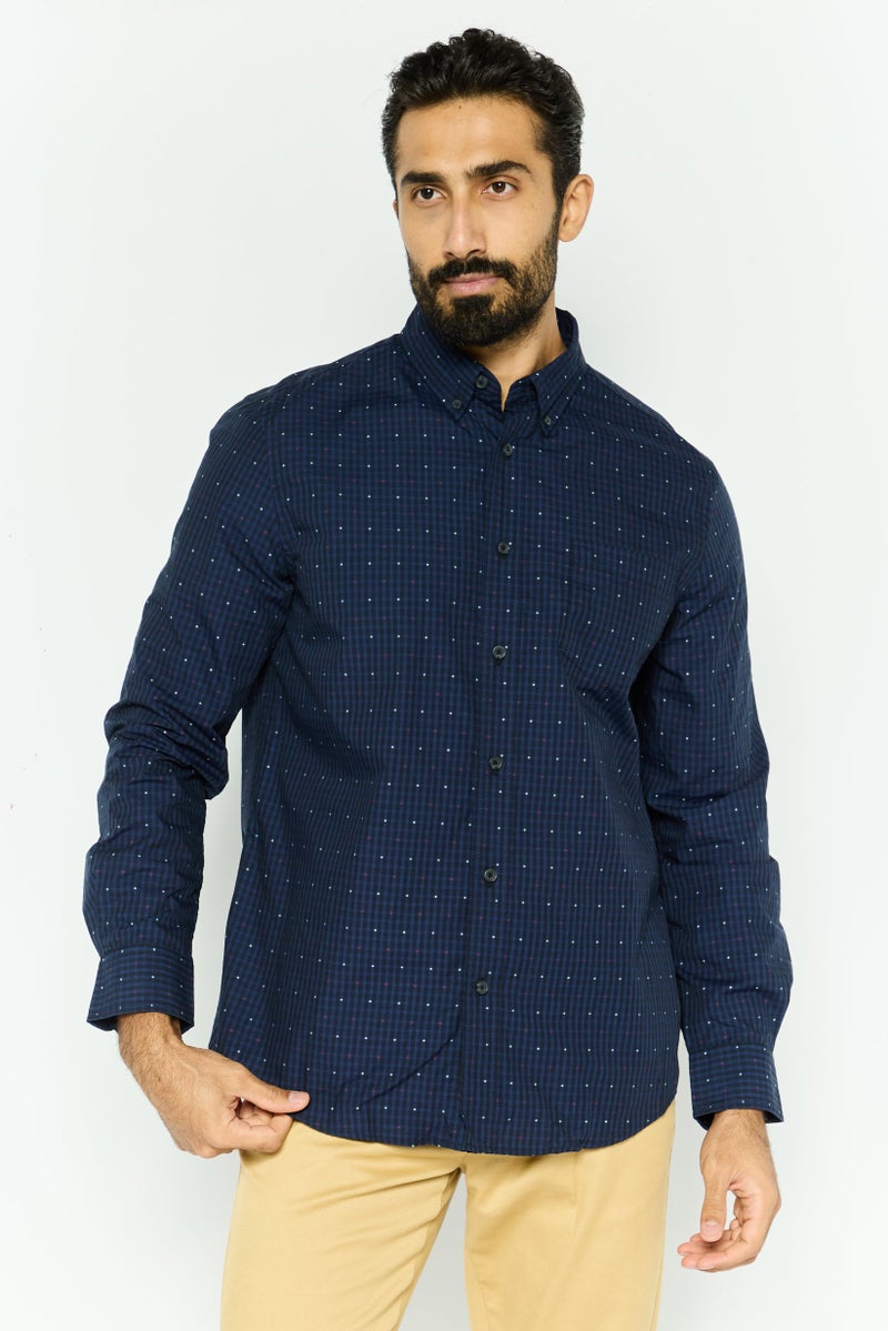 Chaps قميص رجالي عادي بأكمام طويلة وطباعة شاملة، مجموعة ألوان بحرية - Image 1