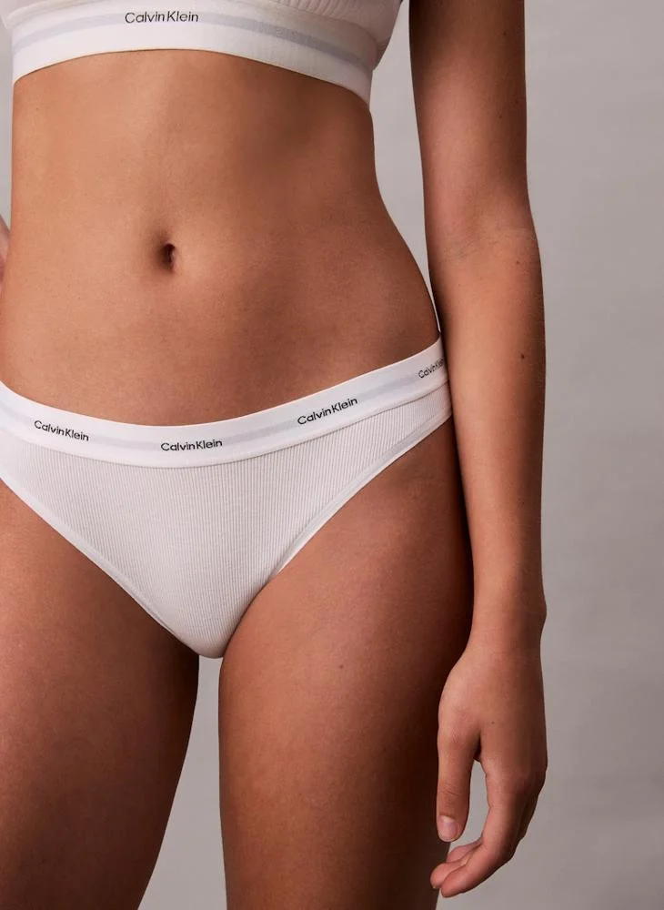 كالفن كلاين بكيني بشعار