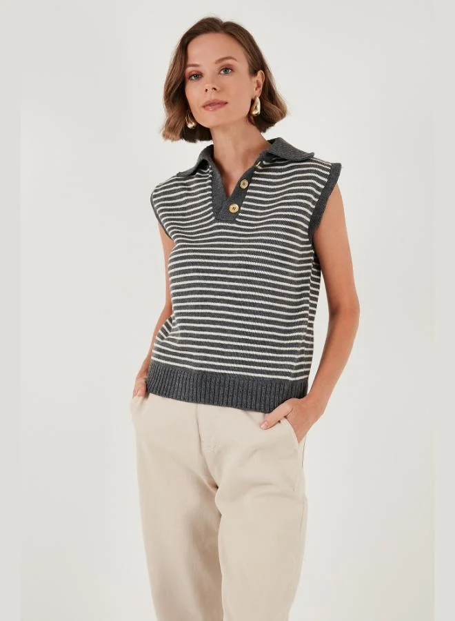 ليلا ليلا سويتر نسائي محبوك بياقة على شكل حرف  مخطط