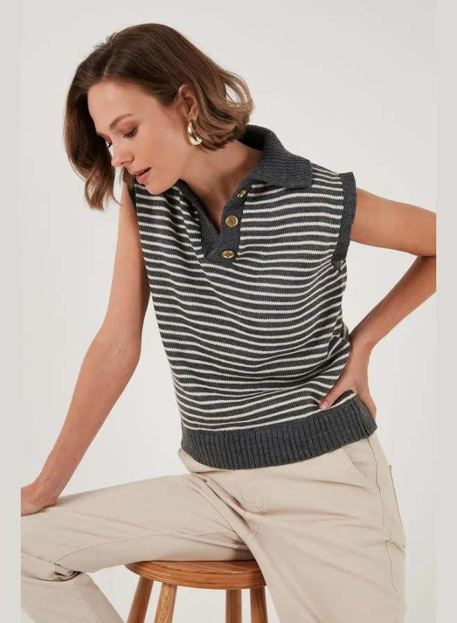 ليلا ليلا سويتر نسائي محبوك بياقة على شكل حرف  مخطط