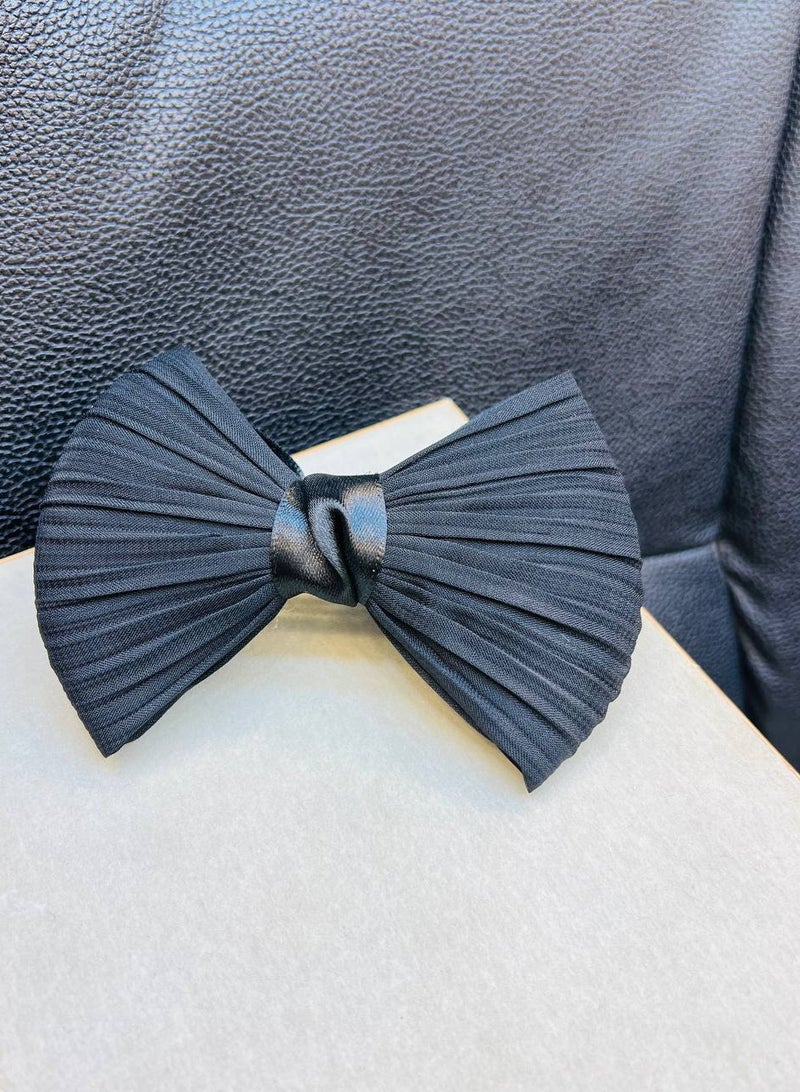 Generic "Bow hair clip with satin ribbon in black, a delicate touch that adds femininity and beauty to your look."