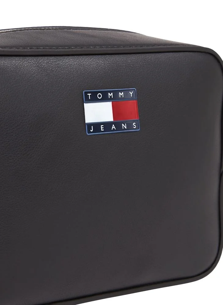 TOMMY JEANS ESSENTIAL CAMERA BAG