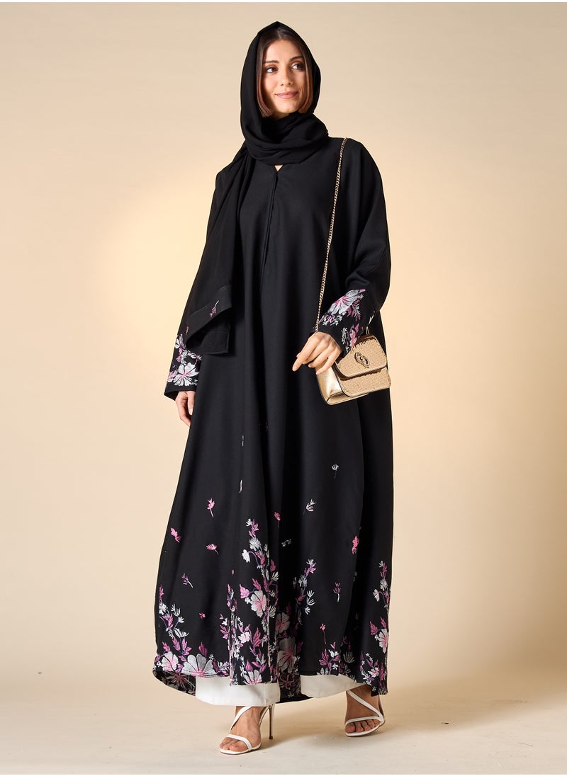 هدية المدينة  - HM - عباية سوداء مطرزة مع حجاب - Image 1