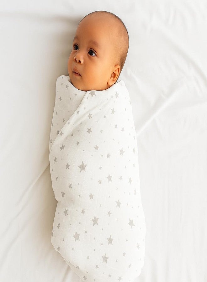 Rajlinen بطانيات لفّ الأطفال مصنوعة من الموسلين الخالص، بطانيات لفّ الأطفال حديثي الولادة، بطانيات استقبال الأطفال للجنسين، بطانيات ناعمة ودافئة ومريحة، عبوة من 4 قطع، مقاس 47 × 47 بوصة، هدية للأم بتصميم سماء الليل الحالمة - Image 5