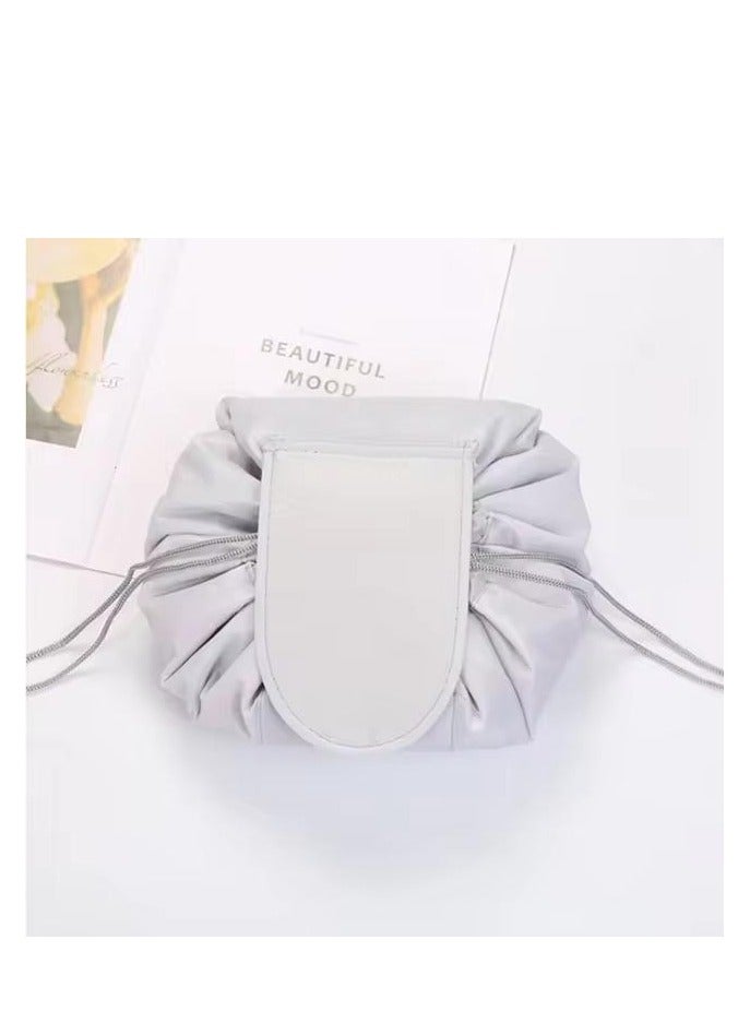 حقيبة المكياج تصميم رائع  مصنعة من قماش متين عالي الجوده مستورده