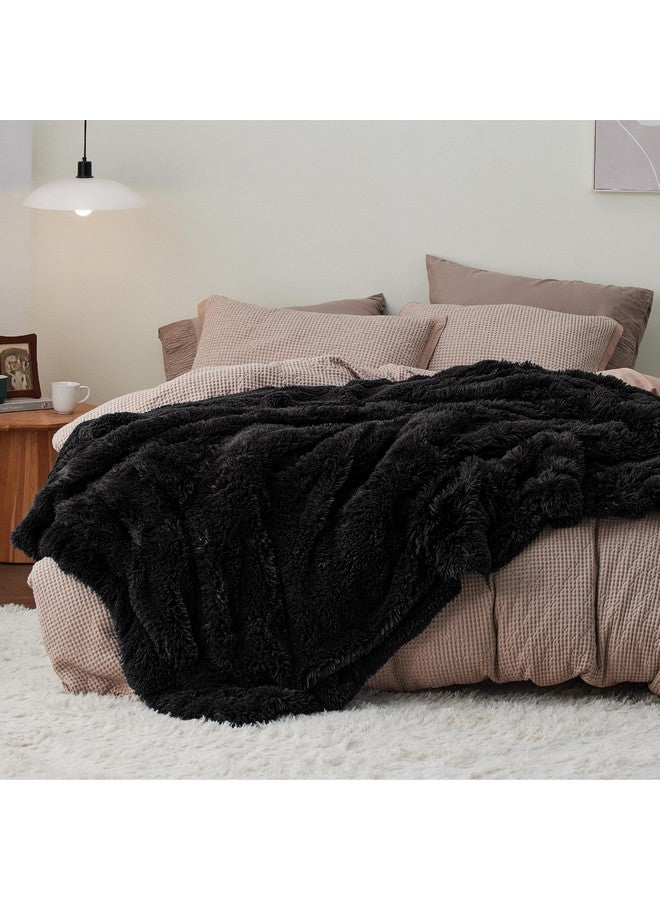 Bedsure Bedsure Fluffy Black King Size Blanket for Bed, Thick Soft Sherpa Faux Fur Fleece Bedding Fuzzy Plush Winter Warm Heavy Oversize Big Large King Blanket, Cozy Black Gifts for Men Women, 108x90  - Image 4