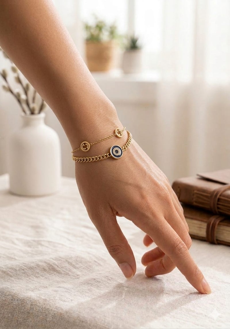 Trendy Chain Charm Bracelet with Adjustable Fastening - Elegant Wristband & Fashion Accessory for Everyday Wear