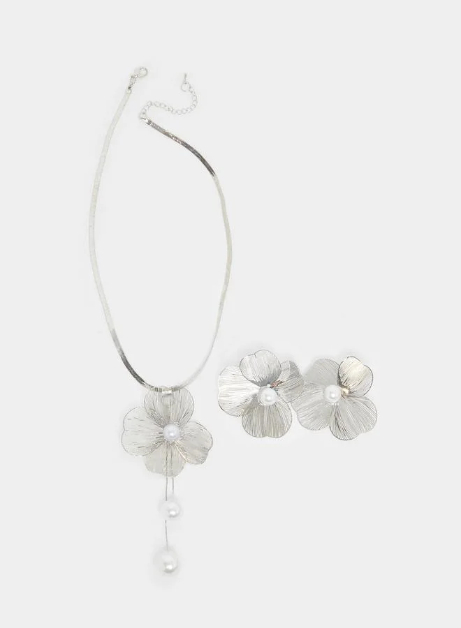 Styli Styli 2-Piece Flat Chain Necklace and Flower Earrings Set