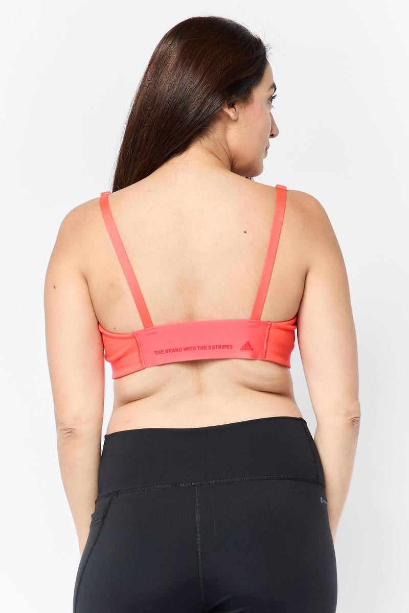 Adidas سوتيان رياضي للنساء مع شعار العلامة التجارية، مبطن قليلاً، أحمر ساطع - Image 2