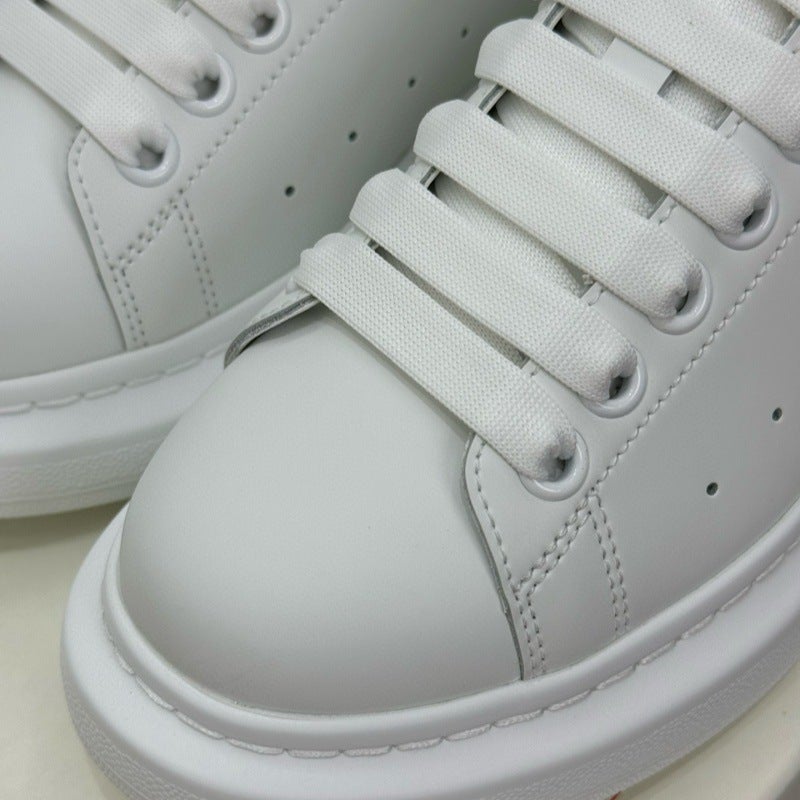 Putian Flat-Soled New Mcqueen Style Men''s and Women''s White Shoes, Thick-Soled Height-Increasing Platform Shoes, Versatile Casual Sneakers for Couples - Image 3