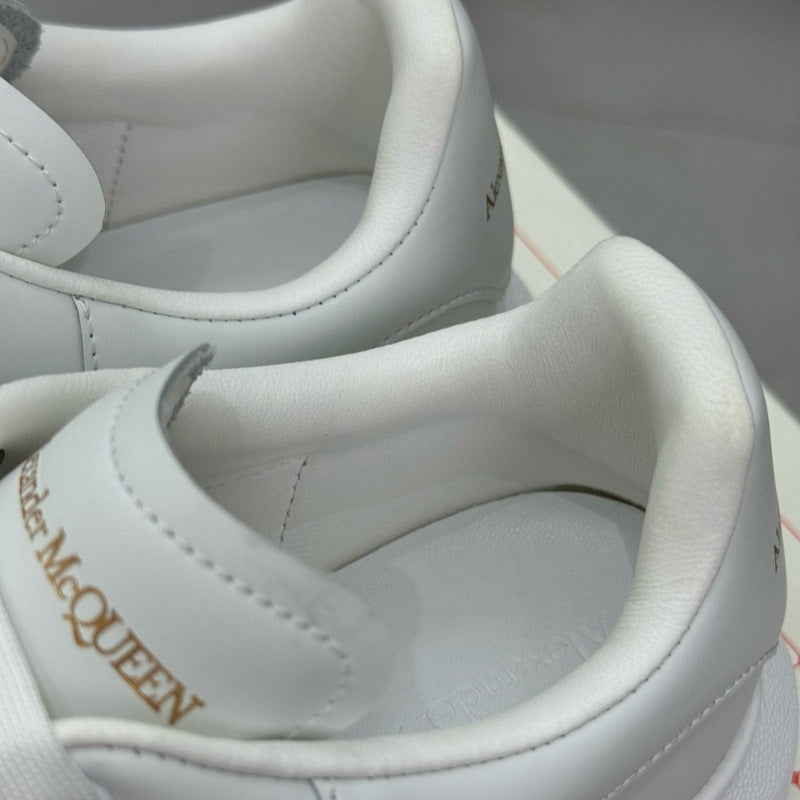 Putian Flat-Soled New Mcqueen Style Men''s and Women''s White Shoes, Thick-Soled Height-Increasing Platform Shoes, Versatile Casual Sneakers for Couples - Image 4