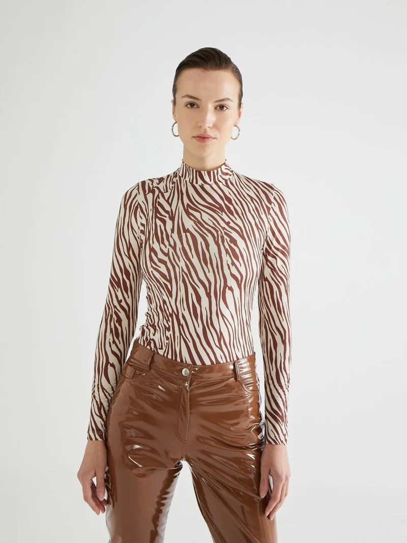 Juste Zebra Pattern Turtleneck Brown Bodysuit