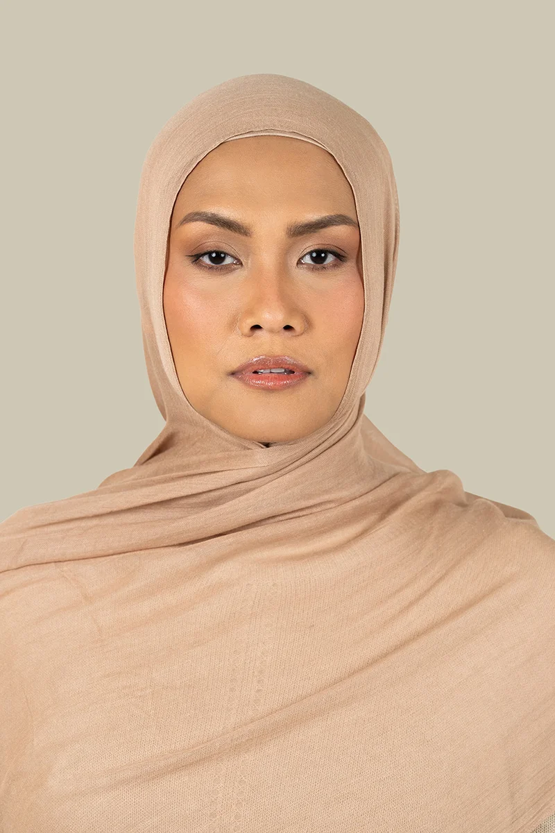 سيلكروز حجاب حرير مودال بلون مطفي