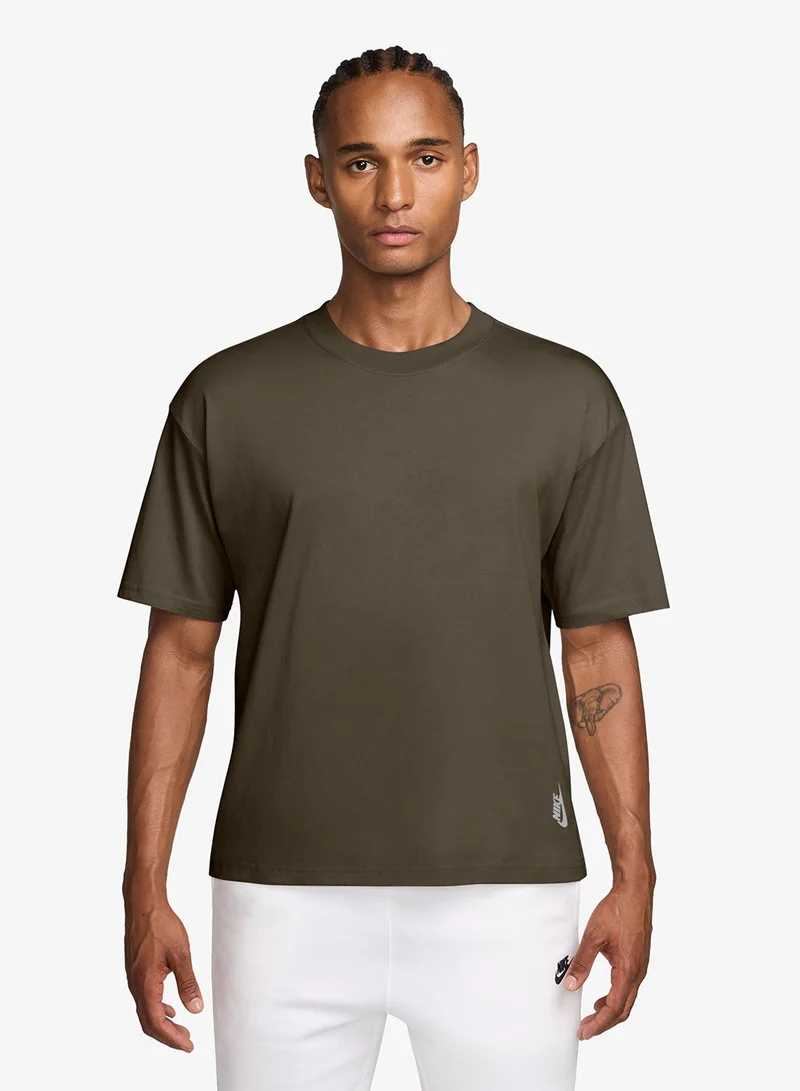 نايكي تيشيرت أساسي واسع