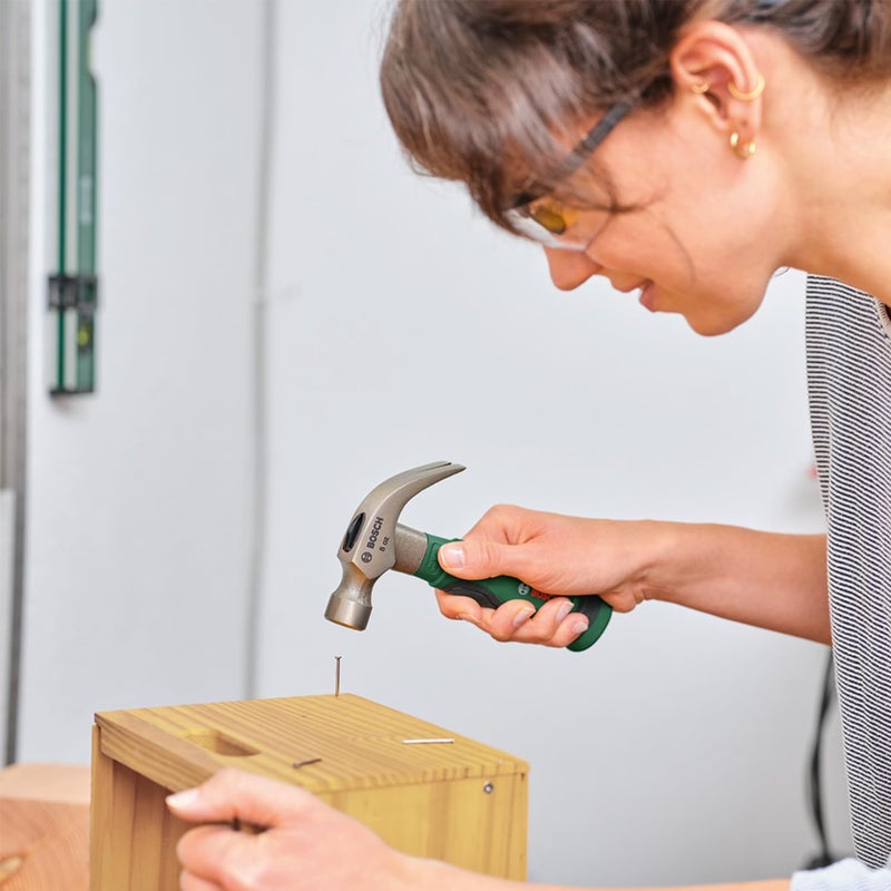 BOSCH 225g/8 oz Stubby Claw Hammer Precise Carbon Steel Head, Ergonomic Soft Grip Handle, V-Shaped Claw For Easy Nail Removal - Image 4